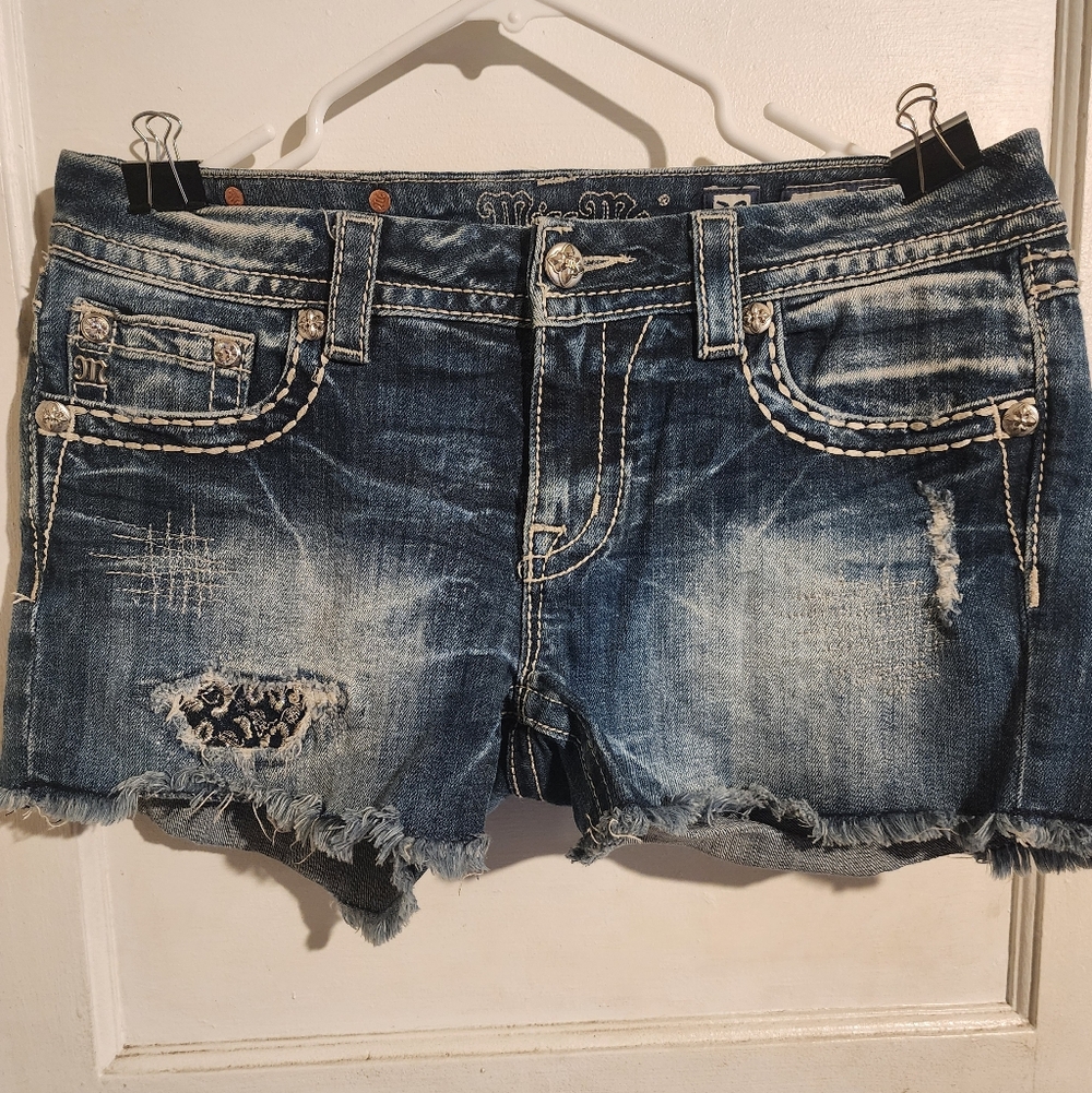 Miss Me Signature Shorts – Size 30 – Distressed Lace Insert
